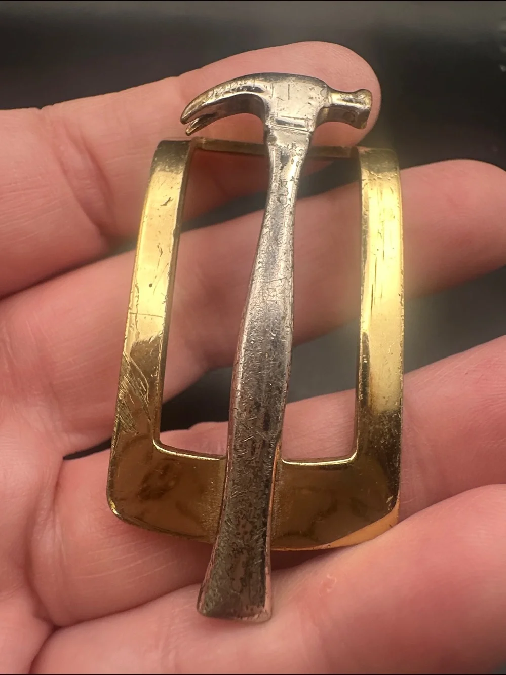 Hammer belt buckle